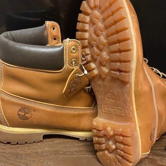 Size 12 Men’s timberland boots. Dark brown are ST main image 5